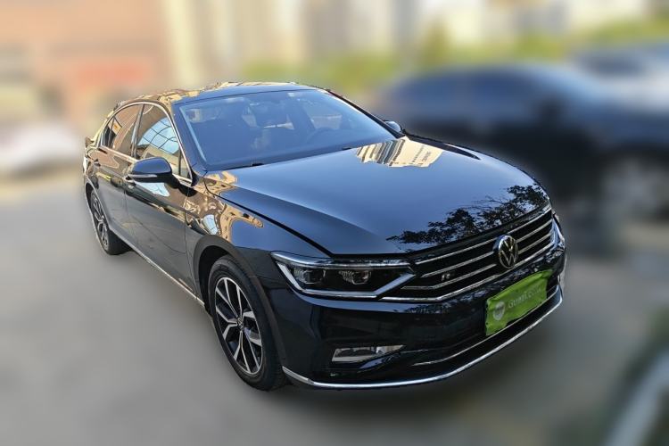 Used Volkswagen Magotan 2020 330TSI DSG Leading Model Front Right 45 Deg
