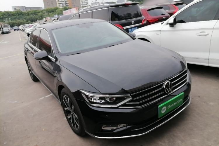 Used Volkswagen Magotan 2020 330TSI DSG Leading Model Front Right 45 Deg