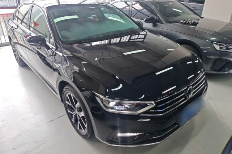 Used Volkswagen Magotan 2020 330TSI DSG Luxury Edition Front Right 45 Deg