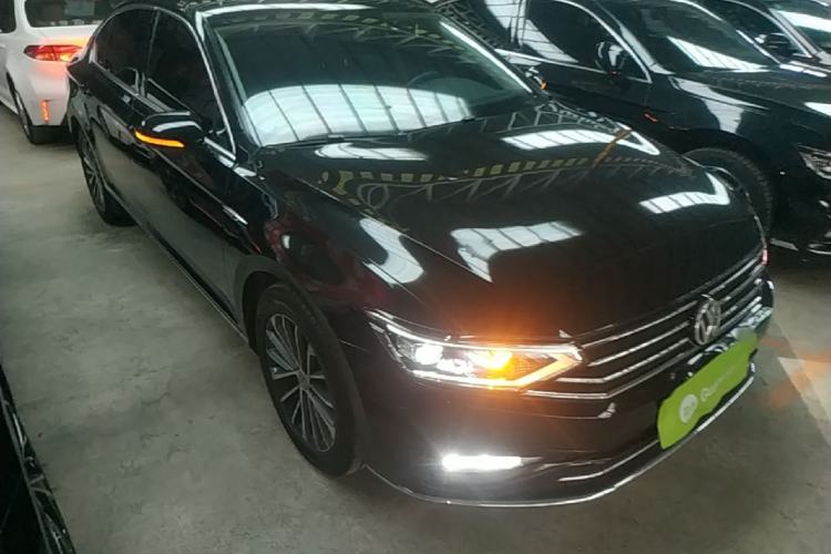 Used Volkswagen Magotan 2020 330TSI DSG Luxury Edition Front Right 45 Deg