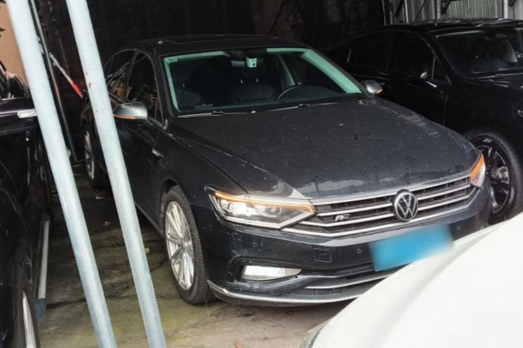 Used Volkswagen Magotan 2020 330TSI DSG Luxury Edition Front Right 45 Deg