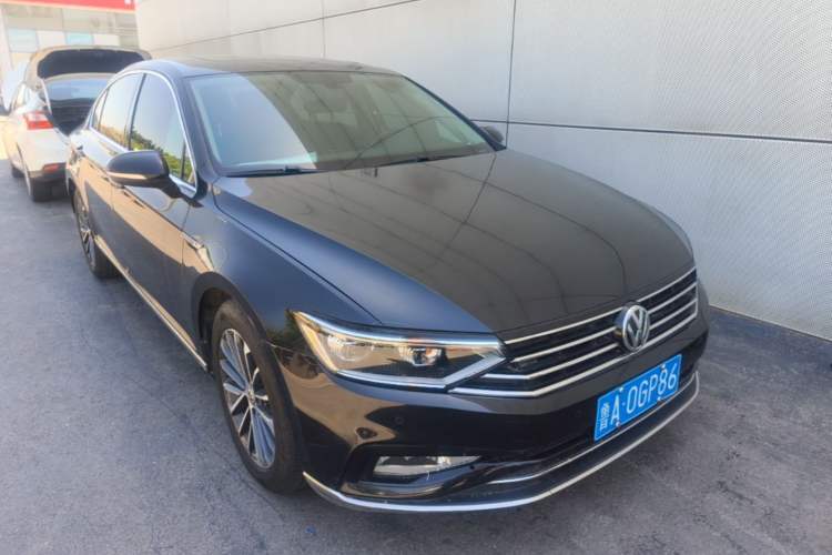 Used Volkswagen Magotan 2020 330TSI DSG Luxury Edition Front Right 45 Deg