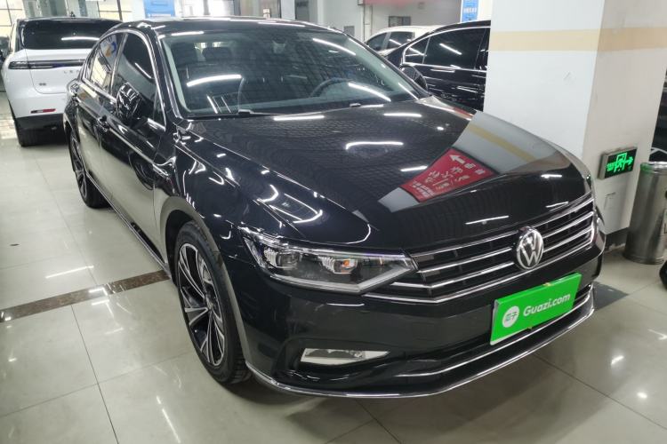 Used Volkswagen Magotan 2020 330TSI DSG Luxury Edition Front Right 45 Deg