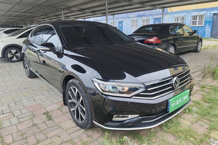 Used Volkswagen Magotan 2020 330TSI DSG Leading Model Front Right 45 Deg