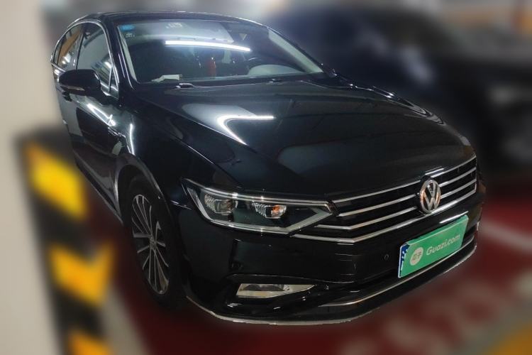 Used Volkswagen Magotan 2020 330TSI DSG Luxury Edition Front Right 45 Deg