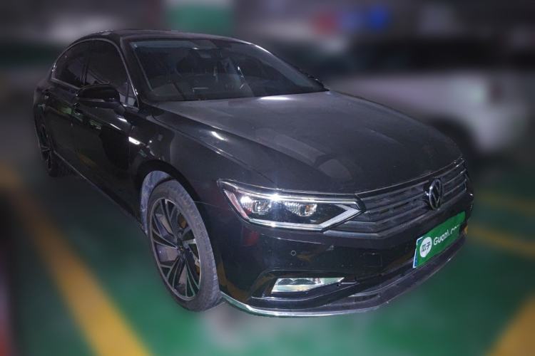 Used Volkswagen Magotan 2020 330TSI DSG Luxury Edition Front Right 45 Deg