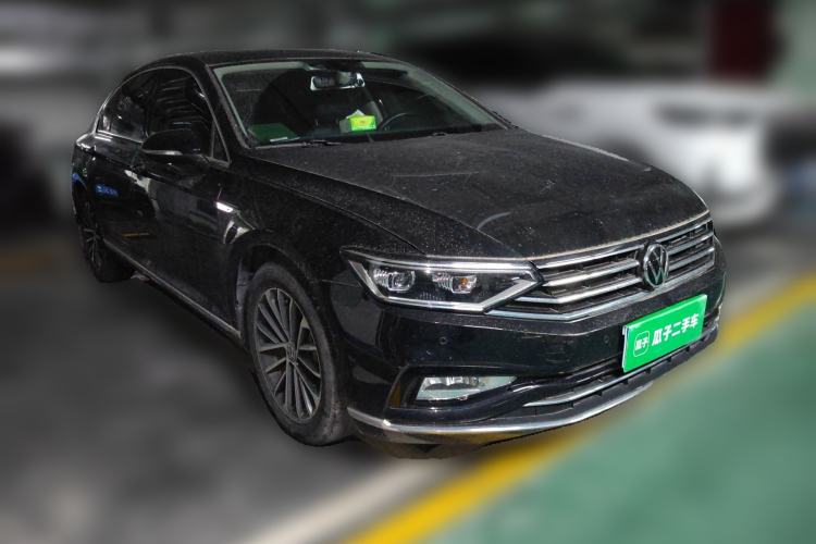 Used Volkswagen Magotan 2020 330TSI DSG Luxury Edition Front Right 45 Deg