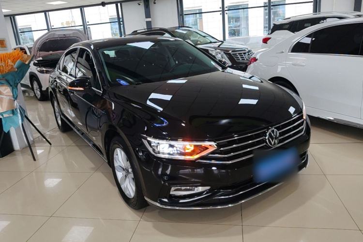 Used Volkswagen Magotan 2020 280TSI DSG Comfort Edition Front Right 45 Deg