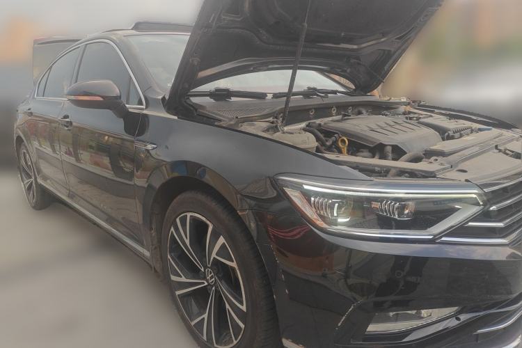 Used Volkswagen Magotan 2020 330TSI DSG Luxury Edition Front Right 45 Deg