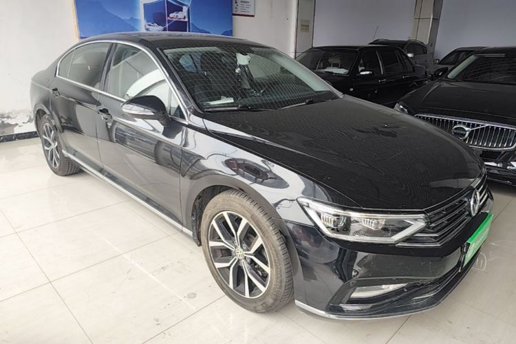 Used Volkswagen Magotan 2020 330TSI DSG Leading Model Front Right 45 Deg