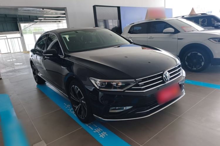 Used Volkswagen Magotan 2020 330TSI DSG Luxury Edition Front Right 45 Deg
