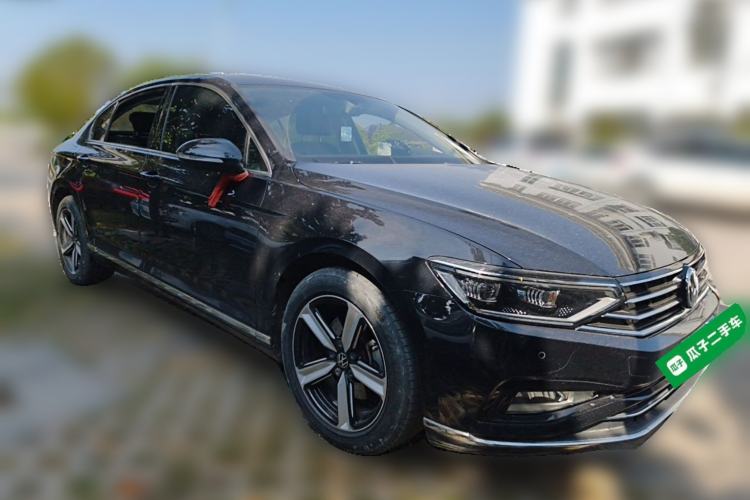 Used Volkswagen Magotan 2020 330TSI DSG Leading Model Front Right 45 Deg