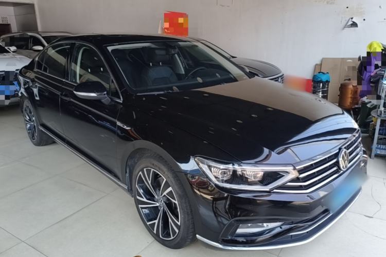 Used Volkswagen Magotan 2020 330TSI DSG Leading Model Front Right 45 Deg