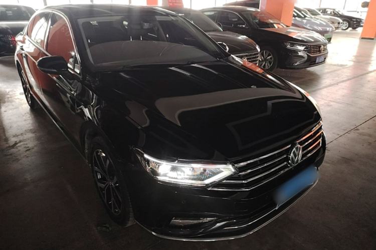 Used Volkswagen Magotan 2020 330TSI DSG Leading Model Front Right 45 Deg