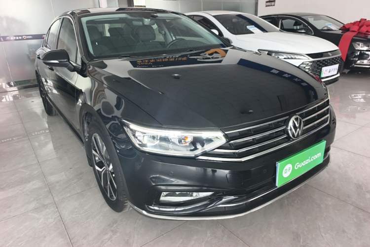 Used Volkswagen Magotan 2020 330TSI DSG Leading Model Front Right 45 Deg