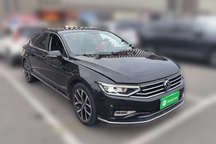 Used Volkswagen Magotan 2020 330TSI DSG Leading Model Front Right 45 Deg