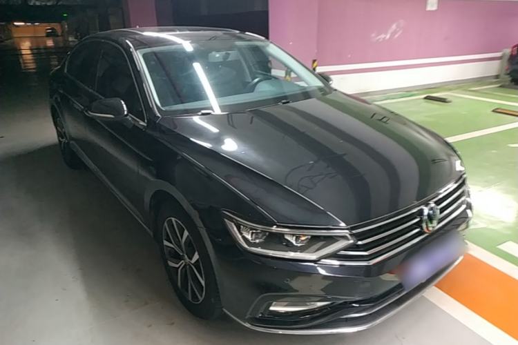 Used Volkswagen Magotan 2020 280TSI DSG Comfort Edition Front Right 45 Deg