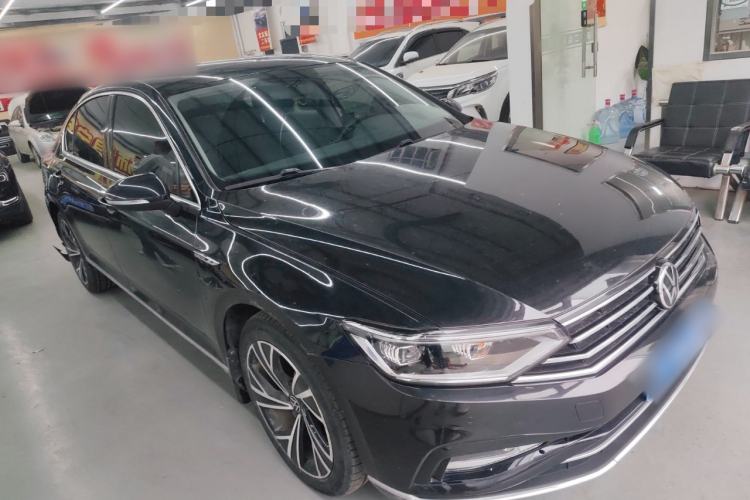 Used Volkswagen Magotan 2020 330TSI DSG Luxury Edition Front Right 45 Deg