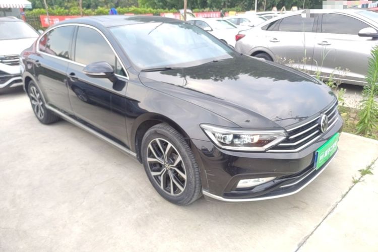 Used Volkswagen Magotan 2020 330TSI DSG Leading Model Front Right 45 Deg