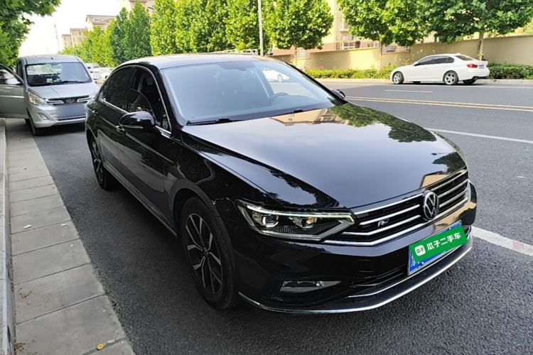 Used Volkswagen Magotan 2020 330TSI DSG Leading Model Front Right 45 Deg