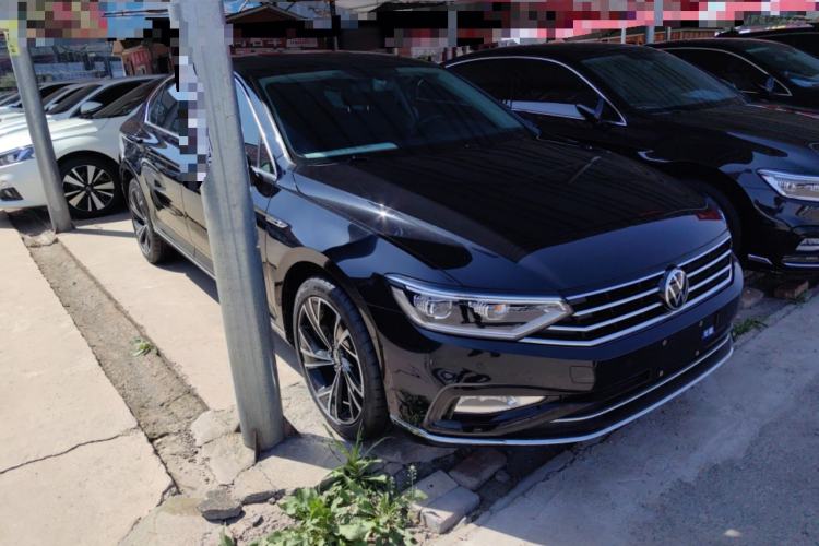 Used Volkswagen Magotan 2020 330TSI DSG Luxury Edition Front Right 45 Deg