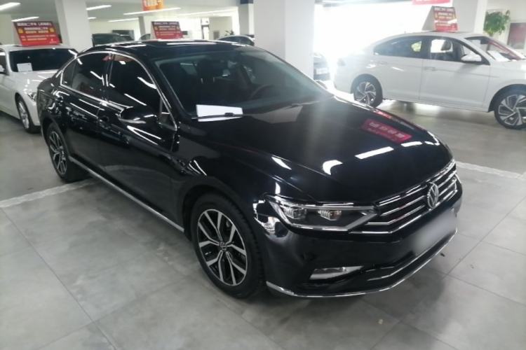 Used Volkswagen Magotan 2020 330TSI DSG Leading Model Front Right 45 Deg