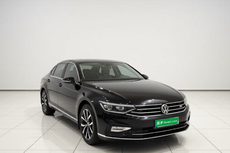 Used Volkswagen Magotan 2020 330TSI DSG Leading Model Front Right 45 Deg