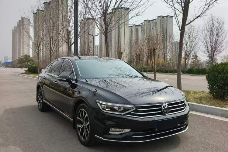 Used Volkswagen Magotan 2020 330TSI DSG Leading Model Front Right 45 Deg