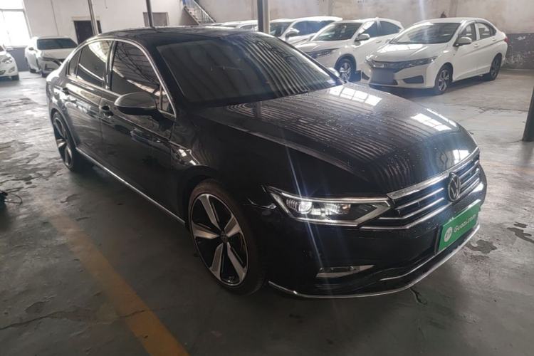 Used Volkswagen Magotan 2020 330TSI DSG Luxury Edition Front Right 45 Deg