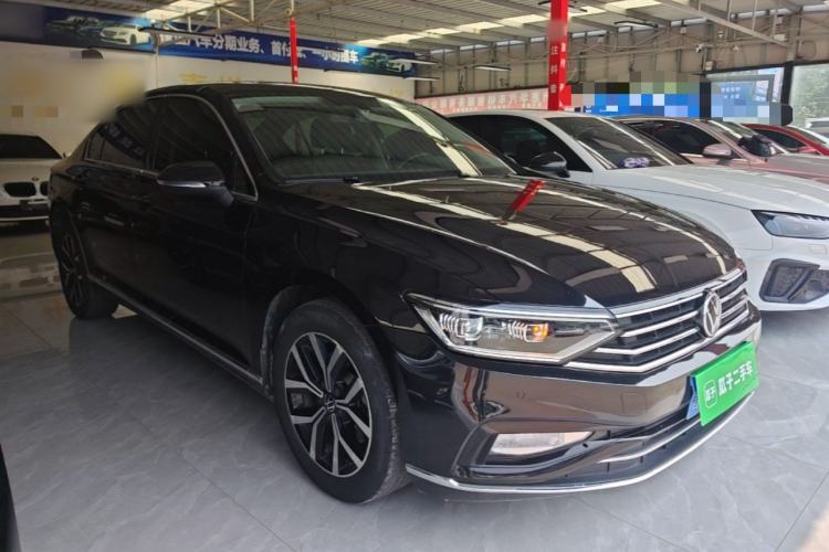 Used Volkswagen Magotan 2020 330TSI DSG Leading Model Front Right 45 Deg