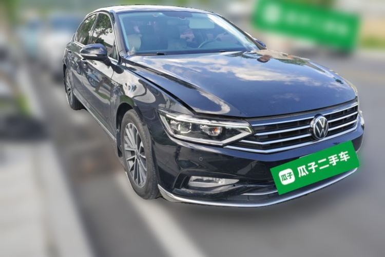 Used Volkswagen Magotan 2020 330TSI DSG Leading Model Front Right 45 Deg