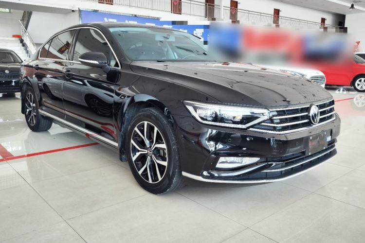 Used Volkswagen Magotan 2020 280TSI DSG Comfort Edition Front Right 45 Deg