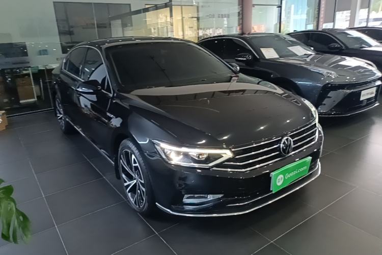 Used Volkswagen Magotan 2020 330TSI DSG Luxury Edition Front Right 45 Deg
