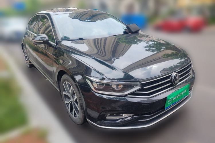Used Volkswagen Magotan 2020 330TSI DSG Leading Model Front Right 45 Deg