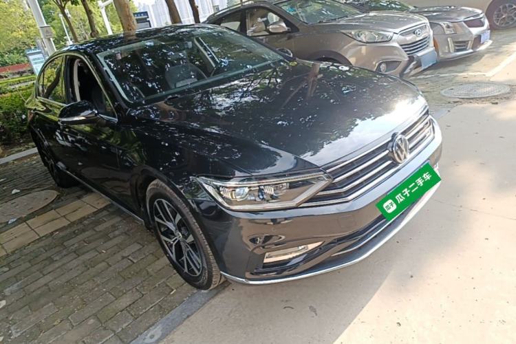 Used Volkswagen Magotan 2020 330TSI DSG Leading Model Front Right 45 Deg