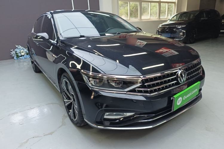 Used Volkswagen Magotan 2020 330TSI DSG Luxury Edition Front Right 45 Deg