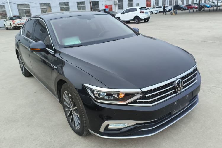 Used Volkswagen Magotan 2020 330TSI DSG Luxury Edition Front Right 45 Deg