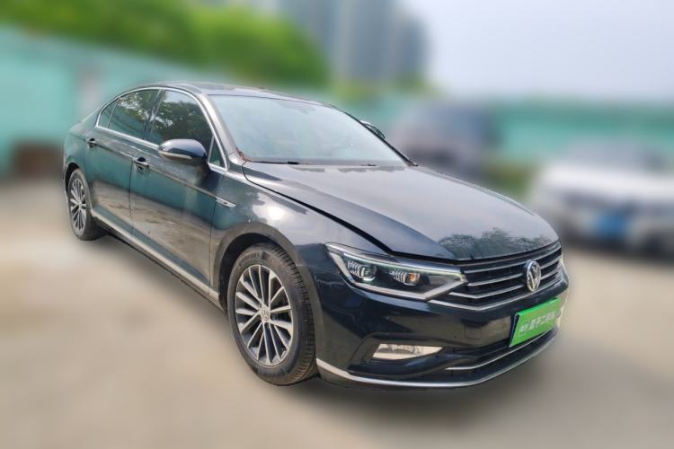 Used Volkswagen Magotan 2020 330TSI DSG Luxury Edition Front Right 45 Deg