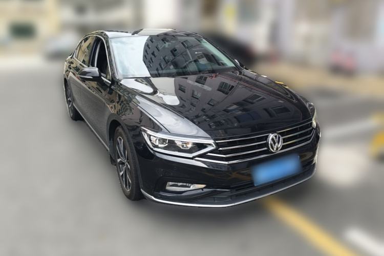 Used Volkswagen Magotan 2020 330TSI DSG Leading Model Front Right 45 Deg