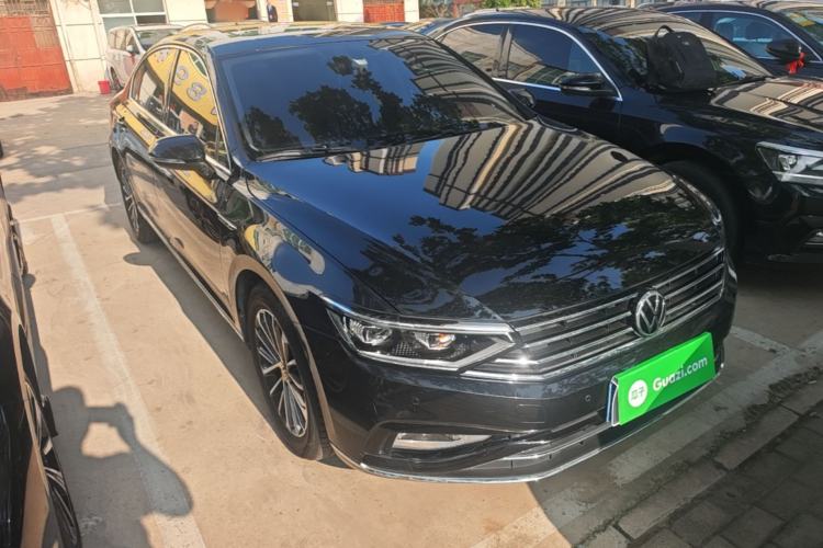 Used Volkswagen Magotan 2020 330TSI DSG Luxury Edition Front Right 45 Deg
