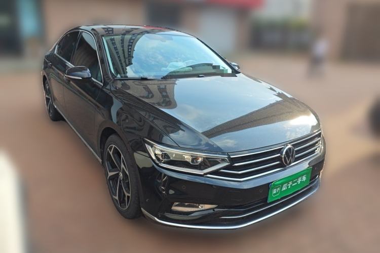 Used Volkswagen Magotan 2020 330TSI DSG Leading Model Front Right 45 Deg