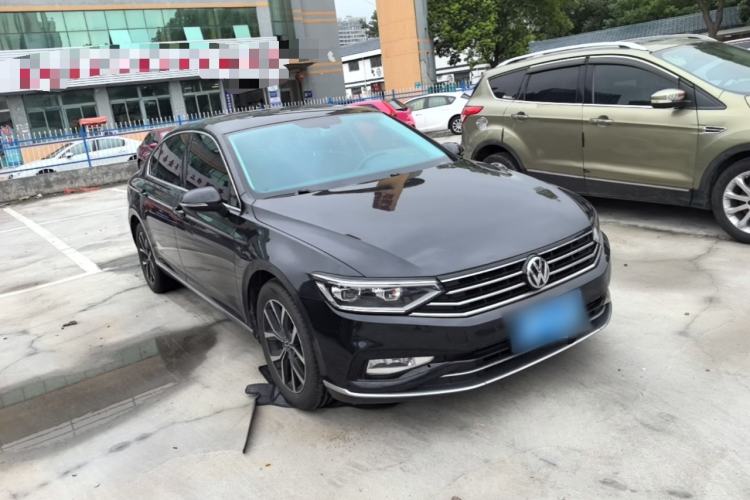 Used Volkswagen Magotan 2020 280TSI DSG Leading Edition Front Right 45 Deg