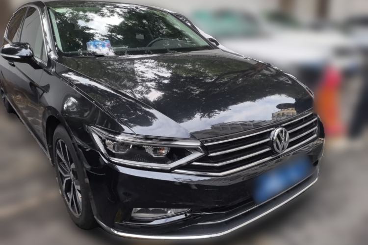 Used Volkswagen Magotan 2020 330TSI DSG Leading Model Front Right 45 Deg