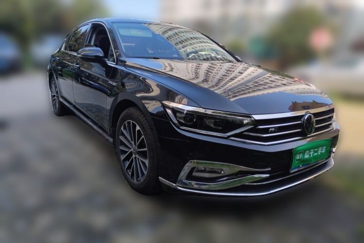 Used Volkswagen Magotan 2020 330TSI DSG Luxury Edition Front Right 45 Deg