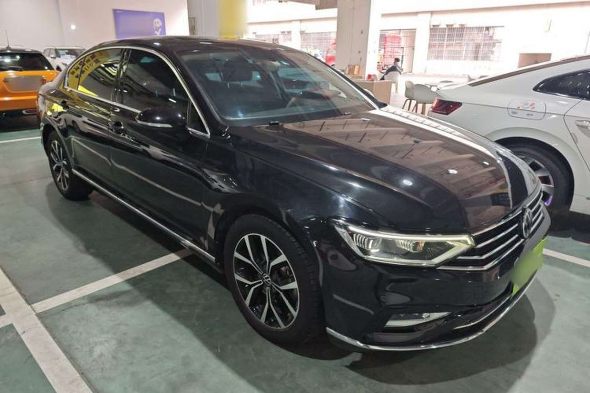 Used Volkswagen Magotan 2020 330TSI DSG Leading Model Front Right 45 Deg