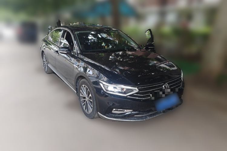 Used Volkswagen Magotan 2020 330TSI DSG Luxury Edition Front Right 45 Deg