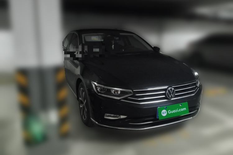 Used Volkswagen Magotan 2020 330TSI DSG Leading Model Front Right 45 Deg