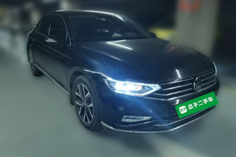 Used Volkswagen Magotan 2020 330TSI DSG Leading Model Front Right 45 Deg