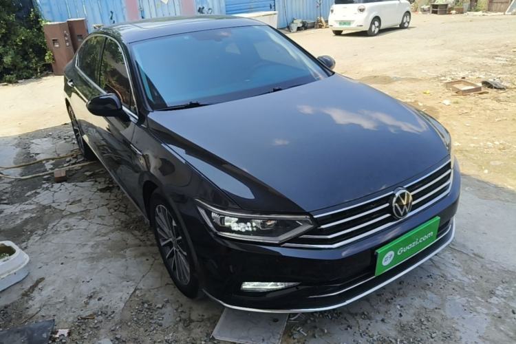 Used Volkswagen Magotan 2020 330TSI DSG Luxury Edition Front Right 45 Deg
