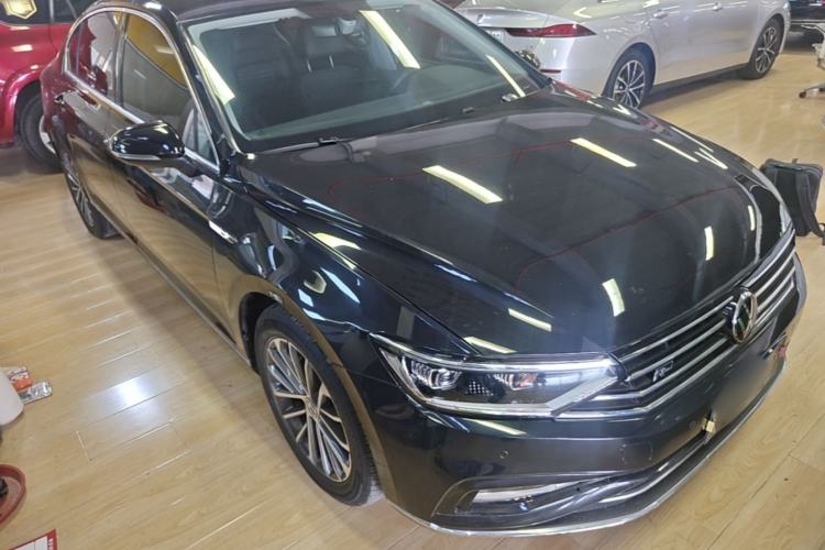 Used Volkswagen Magotan 2020 330TSI DSG Luxury Edition Front Right 45 Deg